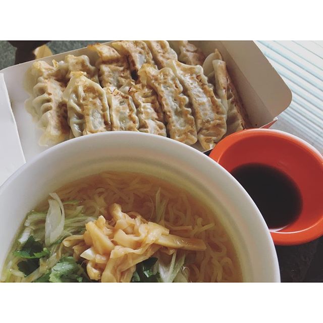 みよしの餃子と海老塩ラーメン