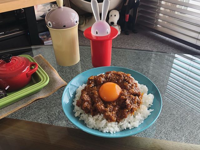 札幌黄と骨付鶏の無水カレー